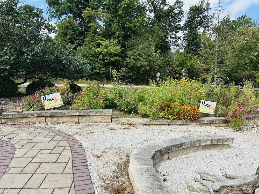 Expert lawn care service experts serving Defiance, MO - Frisella Nursery