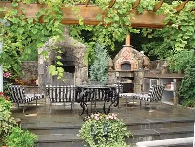 Custom yard maintenance for residential properties across New Canaan, CT - Frogtown Farms & Nurseries