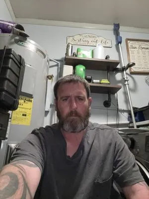 Front 2 Back Landscaping & Lawncare Logo