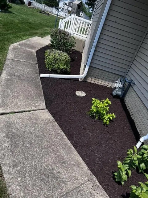 Affordable landscape design in Lanark, IL by Frontyard Fades