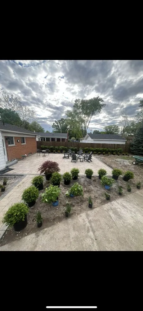 Top-rated yard maintenance in Southfield, MI - Frosty Landscape