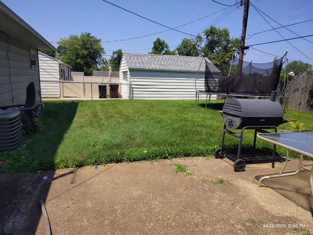 Local yard cleanup service experts serving Middletown, OH - Frosty's Family Lawn Care