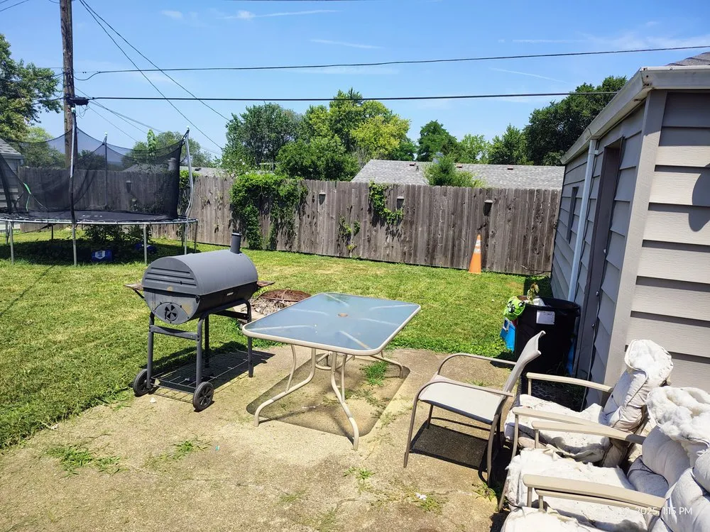 Local lawn care service experts serving Middletown, OH - Frosty's Family Lawn Care