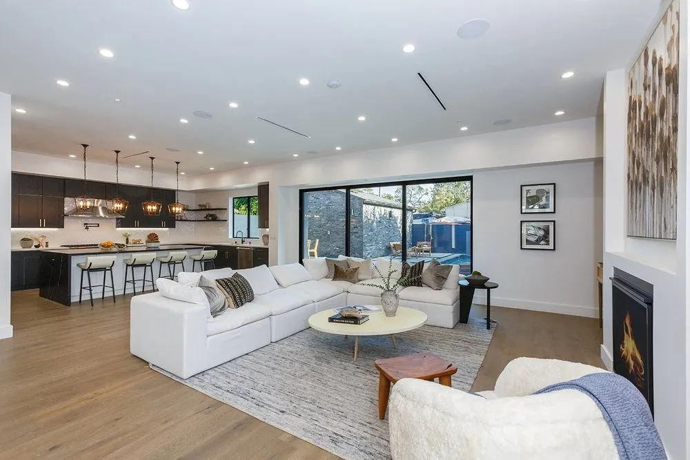 Affordable yard cleanup service for outdoor upgrades across Sylmar, CA - FS Construction