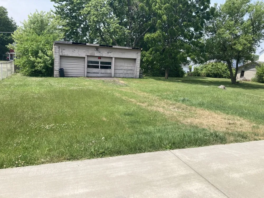 Affordable yard maintenance experts serving Niles, OH - F&S Landscaping