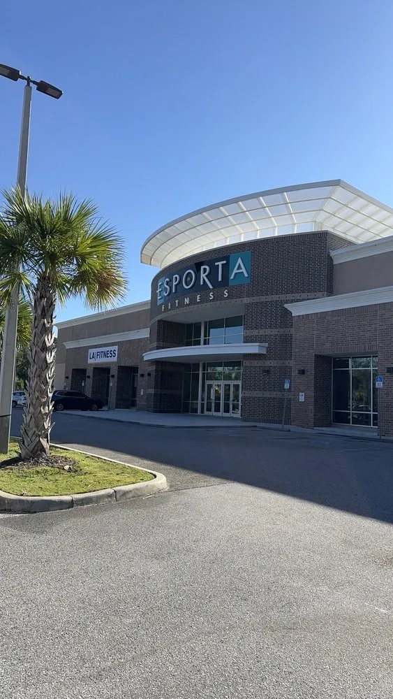 Reliable lawn mowing service with custom design across Riverview, FL - Fuenmayor Service