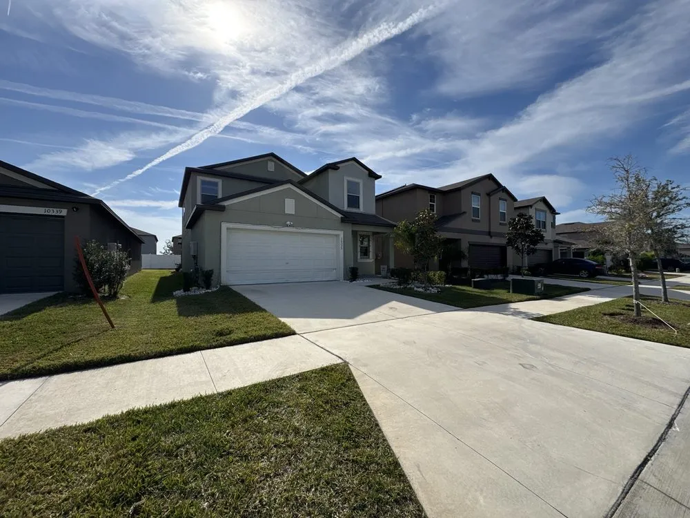 Affordable landscaping services for residential properties in Riverview, FL by Fuenmayor Service