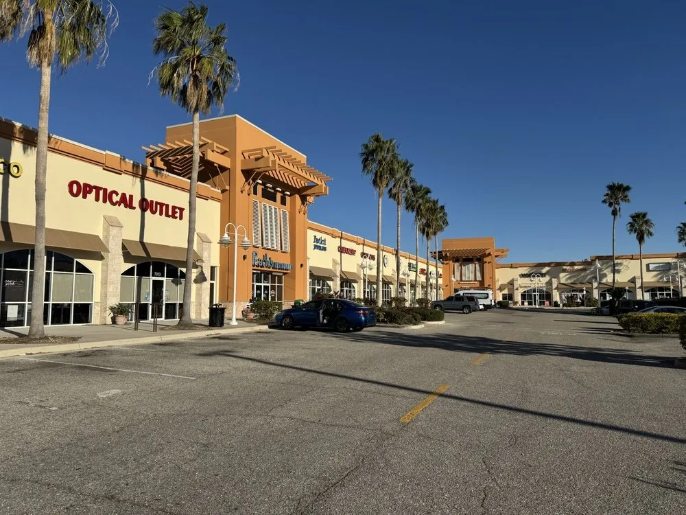 Reliable lawn care service experts serving Riverview, FL - Fuenmayor Service