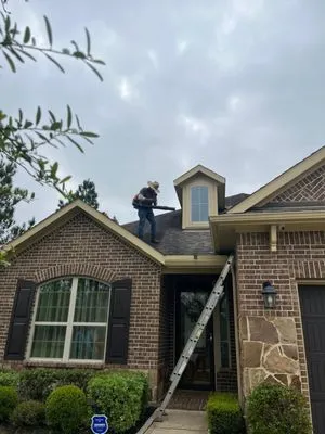 Fuentes Landscaping Logo