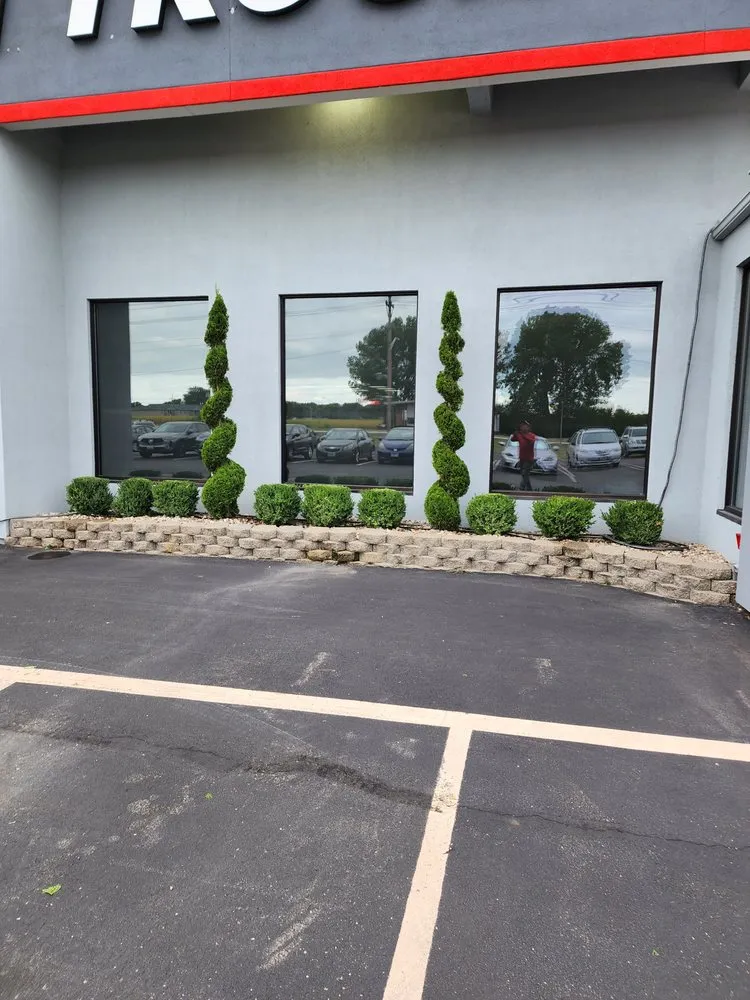 Top-rated yard cleanup service experts serving Northlake, IL - Fuentes Landscaping