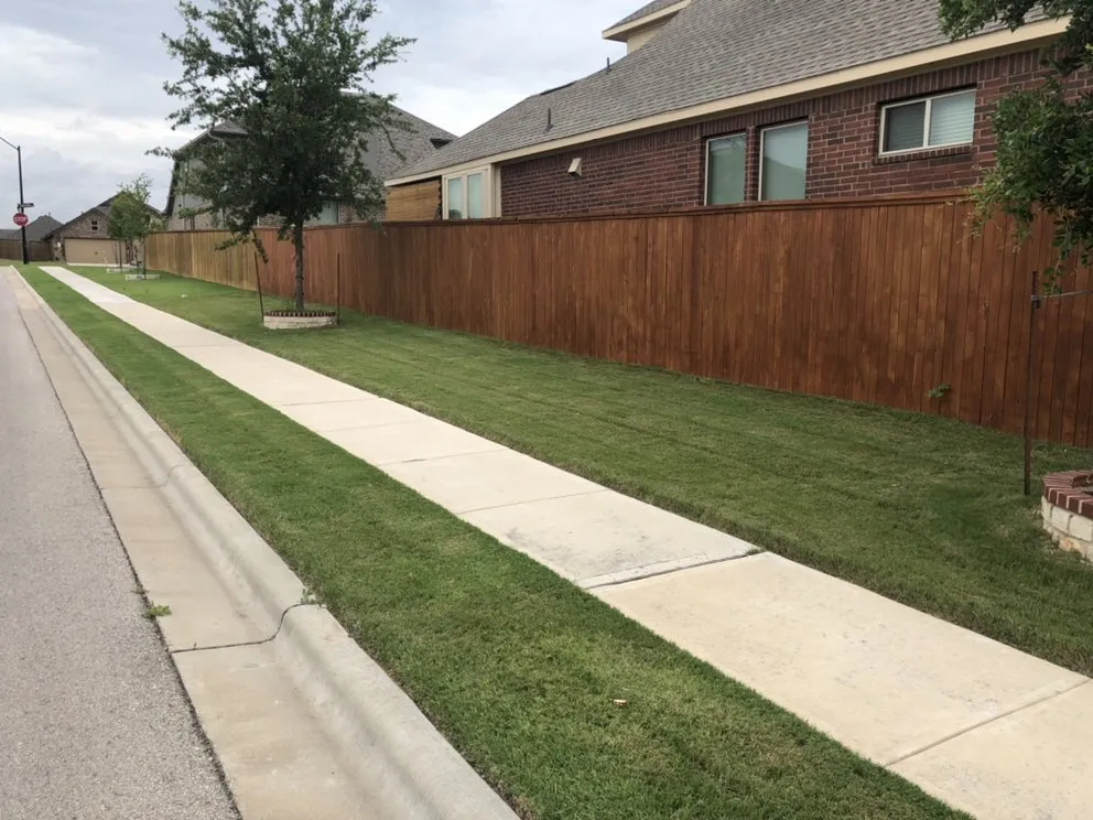 Custom yard maintenance for homes in Austin, TX by Fuentes Lawn Care