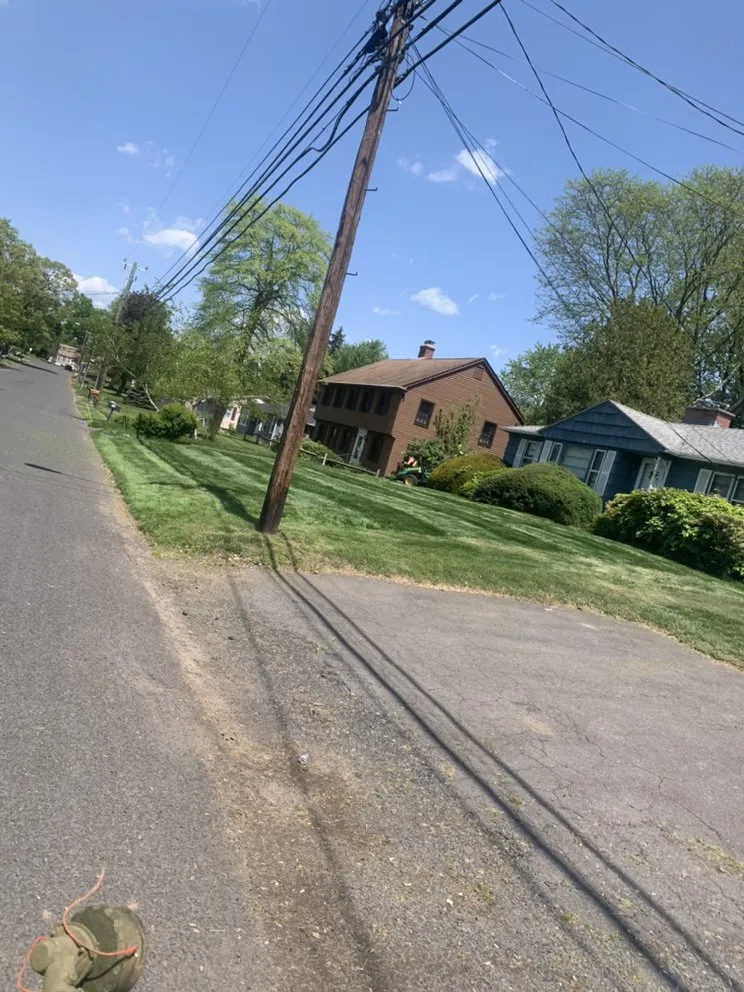 Affordable lawn mowing service experts serving Meriden, CT - Fuentes Lawn Care