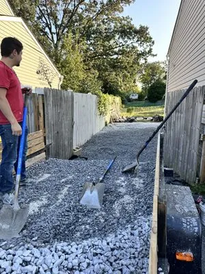 Fuentes Lawn Service Logo