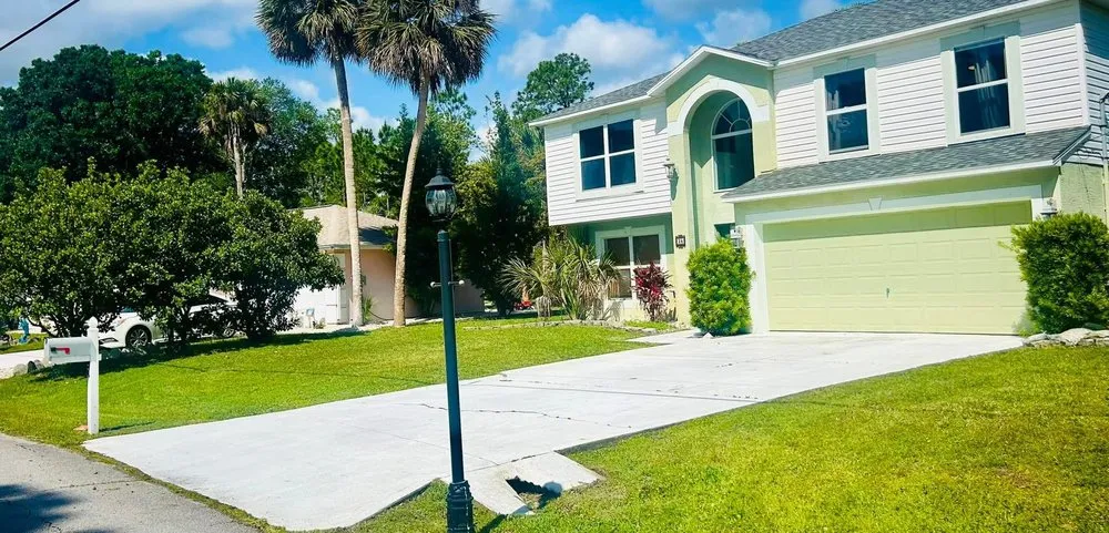 Professional yard cleanup service near you in Palm Coast, FL by Fugit Lawn Care