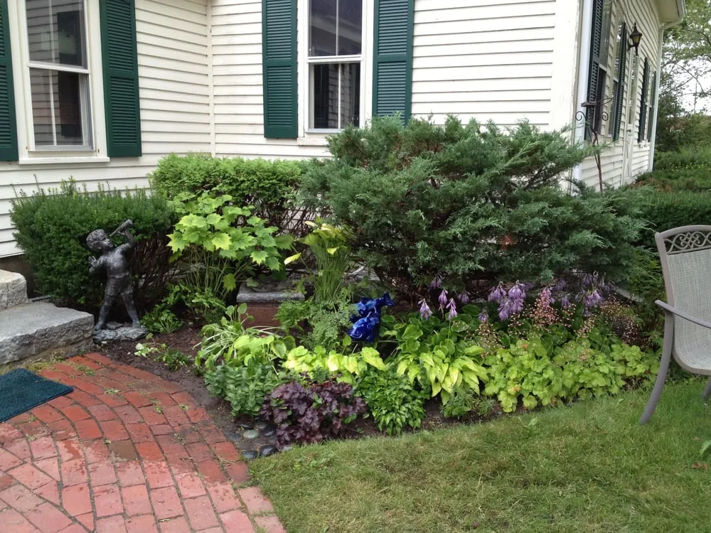 Trusted lawn mowing service in Falmouth, ME - Full Circle Landscaping