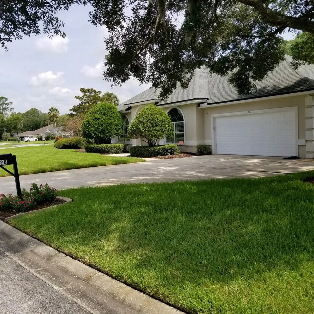 Trusted yard cleanup service for homes in Jacksonville, FL by Full Circle Lawn Care