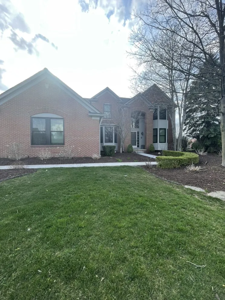 Custom yard maintenance in Farmington Hills, MI - Full Circle Outdoor Services