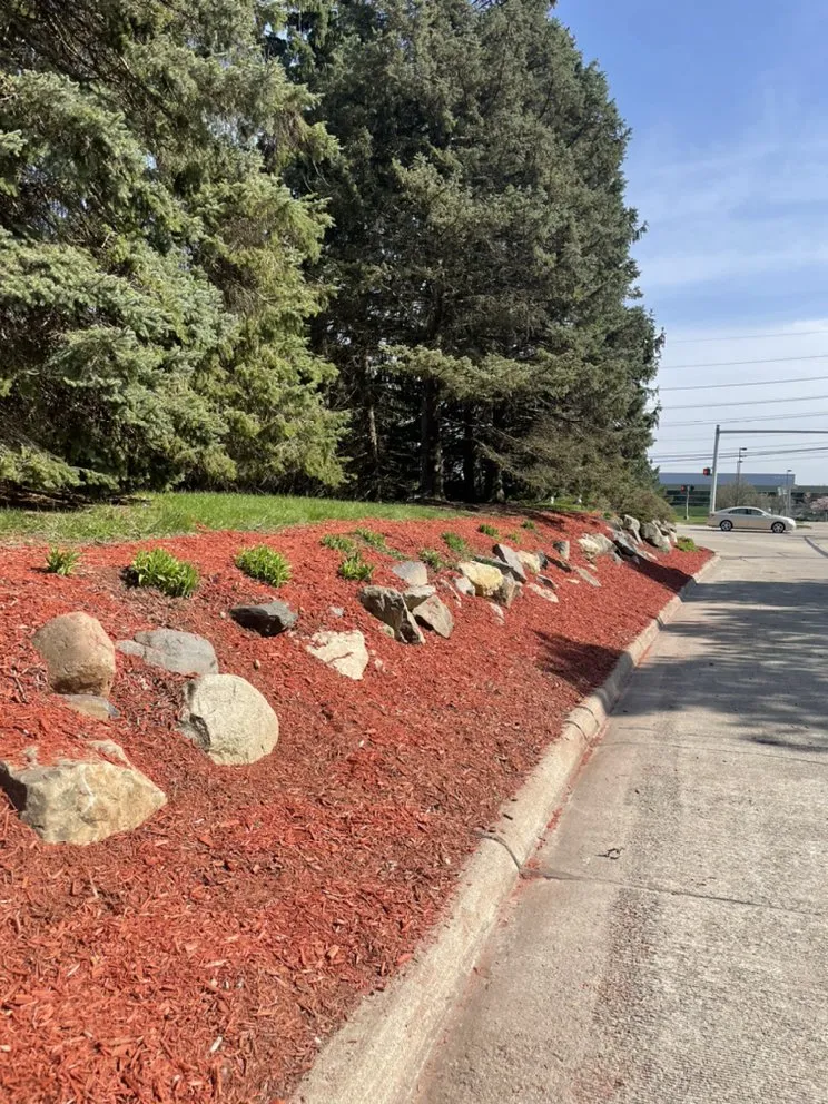 Reliable garden landscaping for beautiful yards across Farmington Hills, MI - Full Circle Outdoor Services