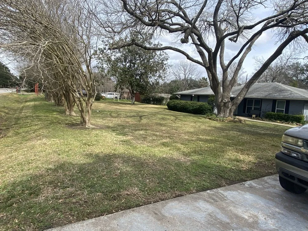 Expert landscaping services for residential properties in Houston, TX by Full Service Landscaping