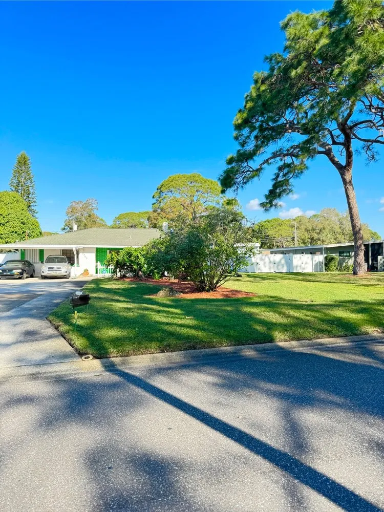 Affordable outdoor landscaping experts serving St. Petersburg, FL - Full Service Lawn & Landscaping