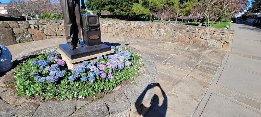 Affordable garden landscaping for beautiful yards in brentwood, CA by Full Spectrum Outdoor