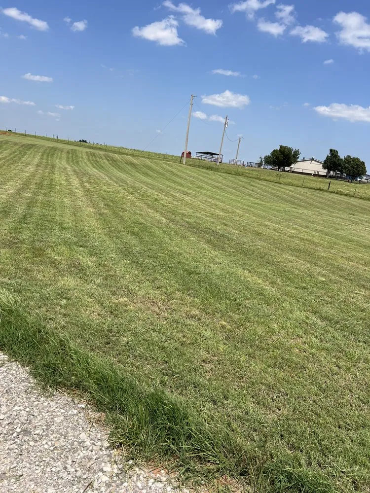 Custom lawn care service experts serving Okarche, OK - Full Throttle Lawn Care