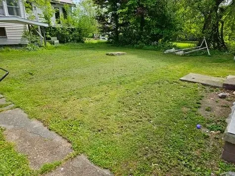 Local yard maintenance in Brookport, IL - Full Throttle Lawn Service