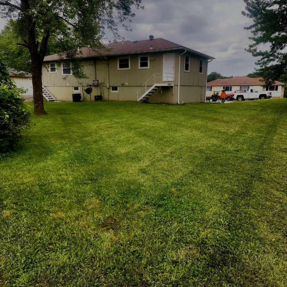 Affordable lawn care service experts serving Kansas City, KS - Funes Mowing