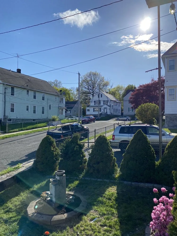 Reliable yard cleanup service experts serving Norwalk, CT - Funez handyman & landscaping services