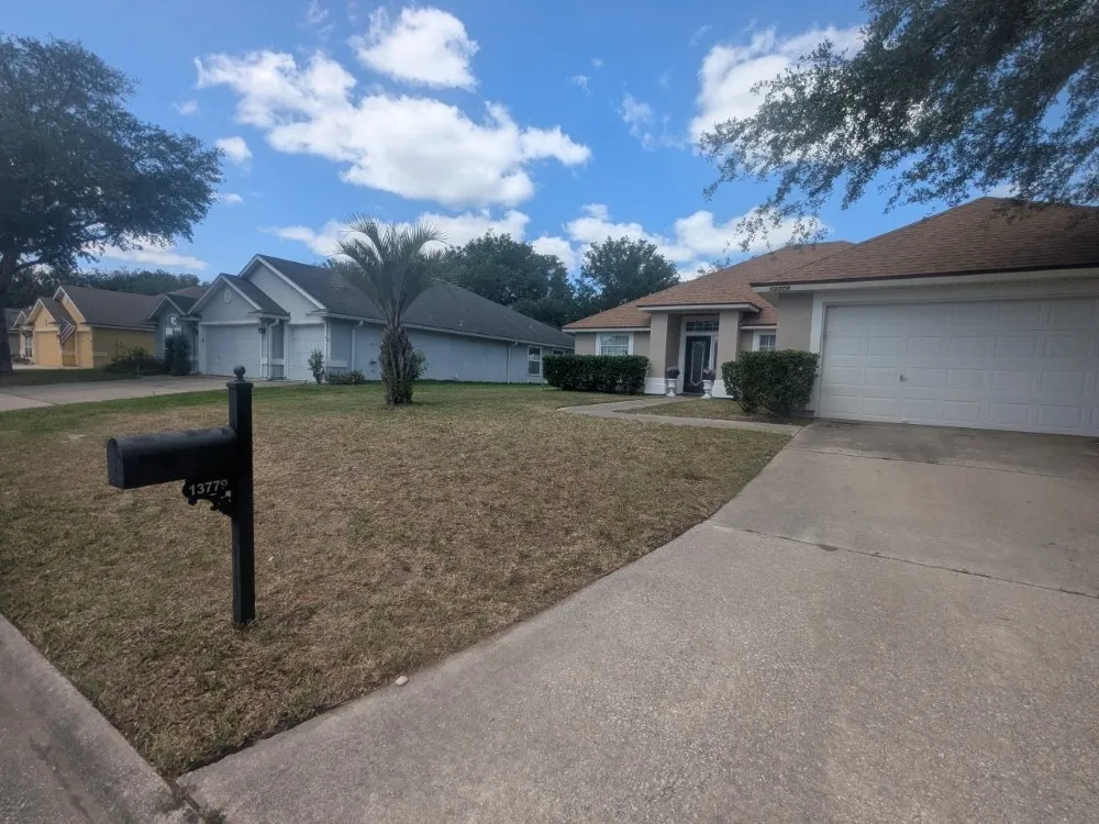 Reliable lawn mowing service experts serving Middleburg, FL - Fuzion Services