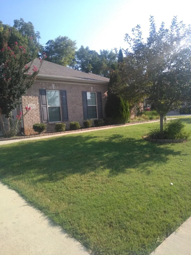 Professional lawn care service in Huntsville, AL - Fye Tree & Landscaping Professional's