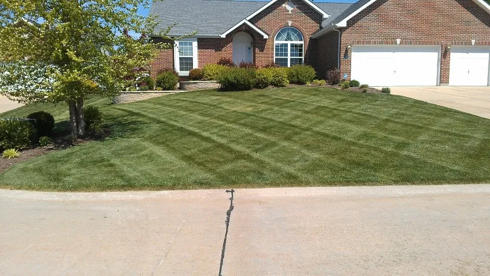 Affordable outdoor landscaping experts serving Saint Louis, MO - G & B Lawn Care LLC
