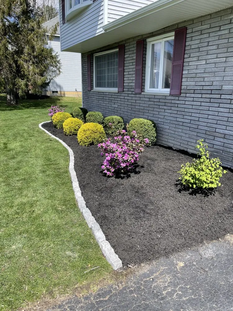 Professional garden landscaping experts serving Latham, NY - G & G Landscape Design