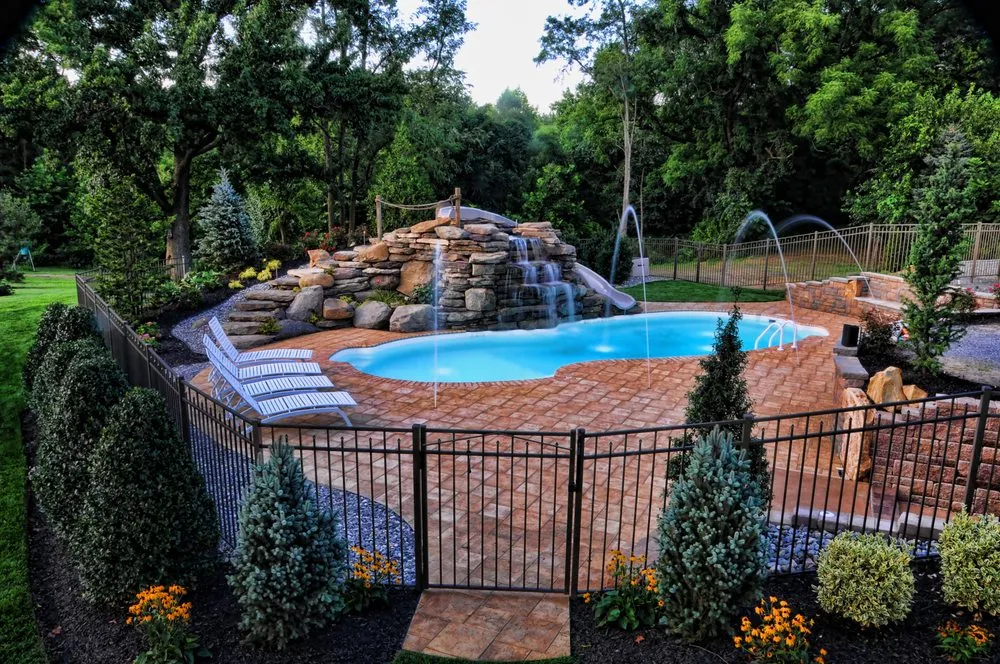 Professional garden landscaping in Columbus, NJ - G & G Landscaping Construction