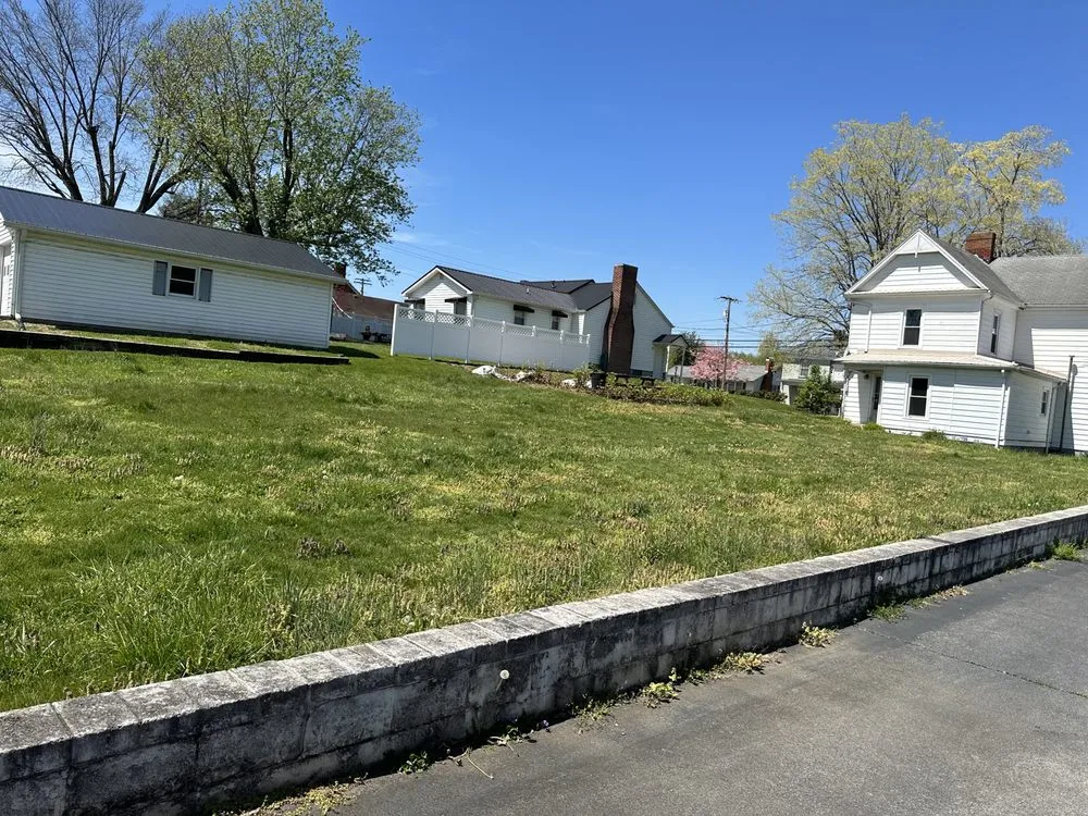 Custom lawn care service in Johnson City, TN - G & G Lawncare and Home Improvements