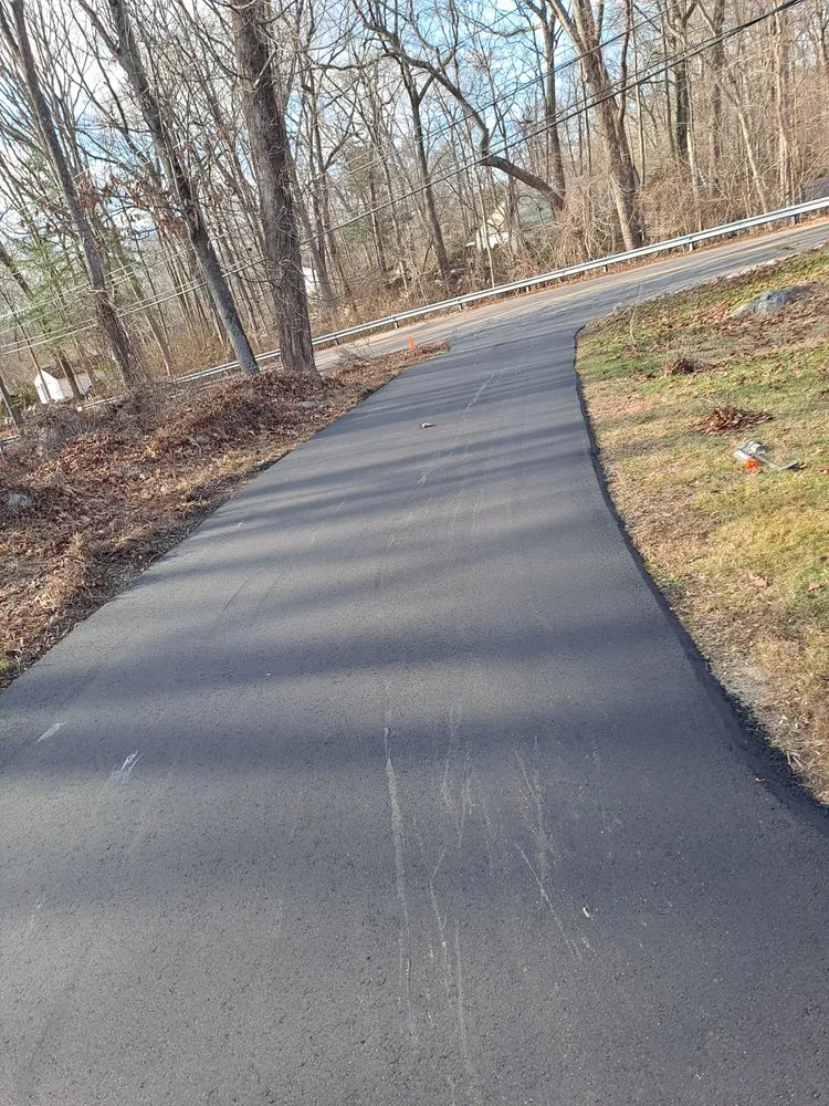 Top-rated landscape design for year-round maintenance in Norwich, CT by G & G Paving