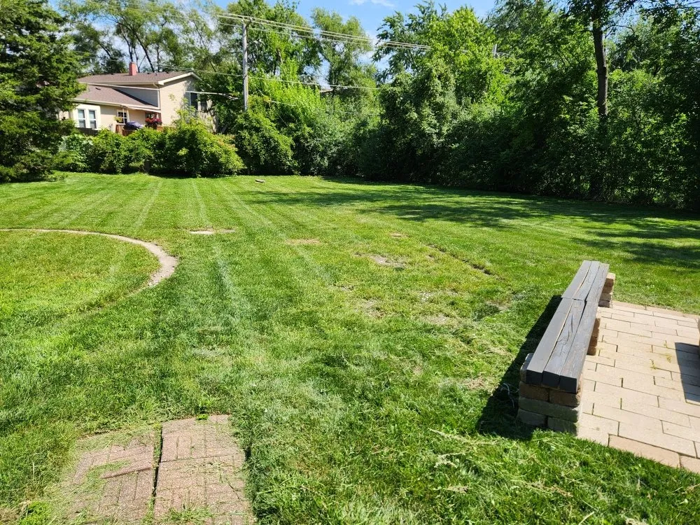 Top-rated landscaping services for residential properties in Palatine, IL by G & G's Greenery