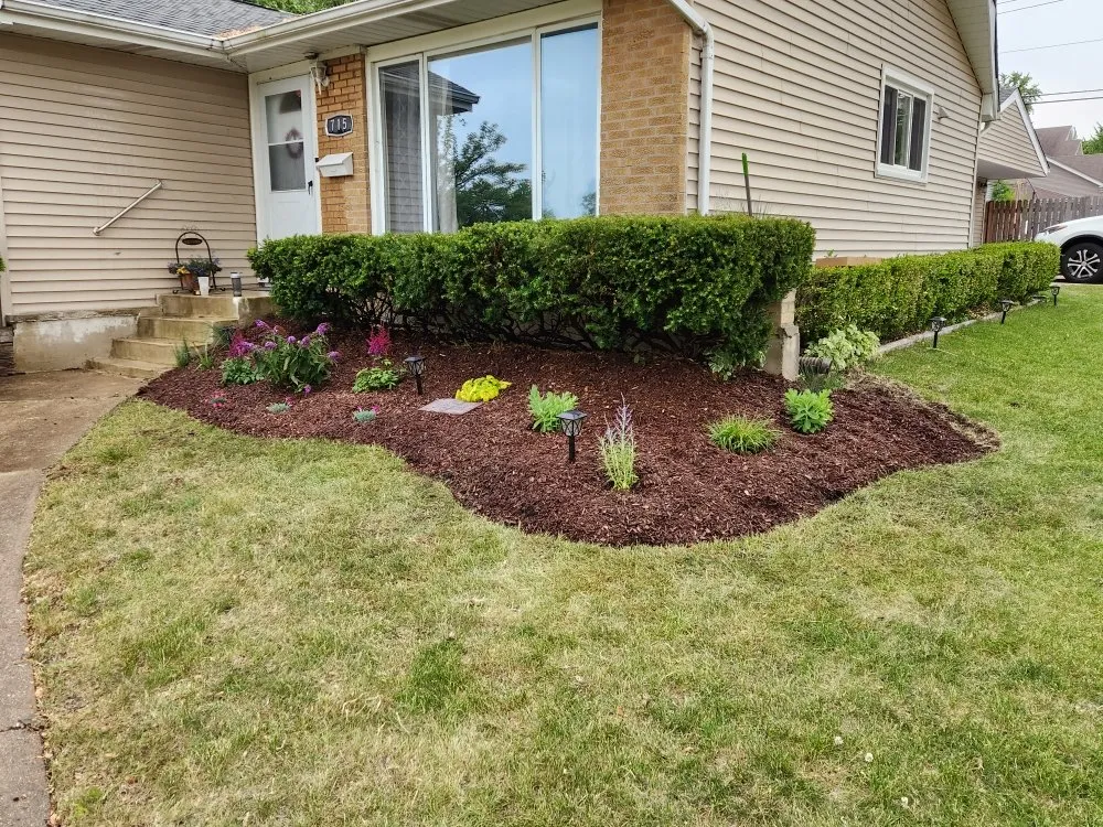 Expert outdoor landscaping experts serving Palatine, IL - G & G's Greenery