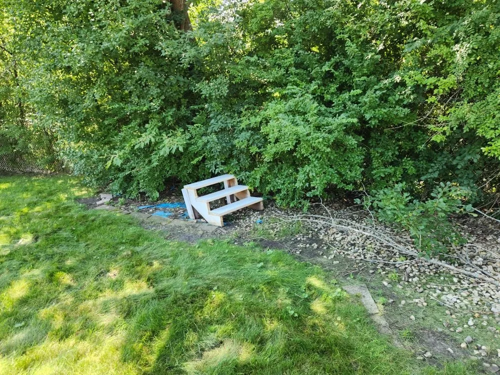 Professional lawn mowing service in Palatine, IL by G & G's Greenery