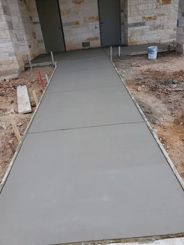 Custom lawn care service experts serving Austin, TX - G & I Concrete and Tree Lawn Services