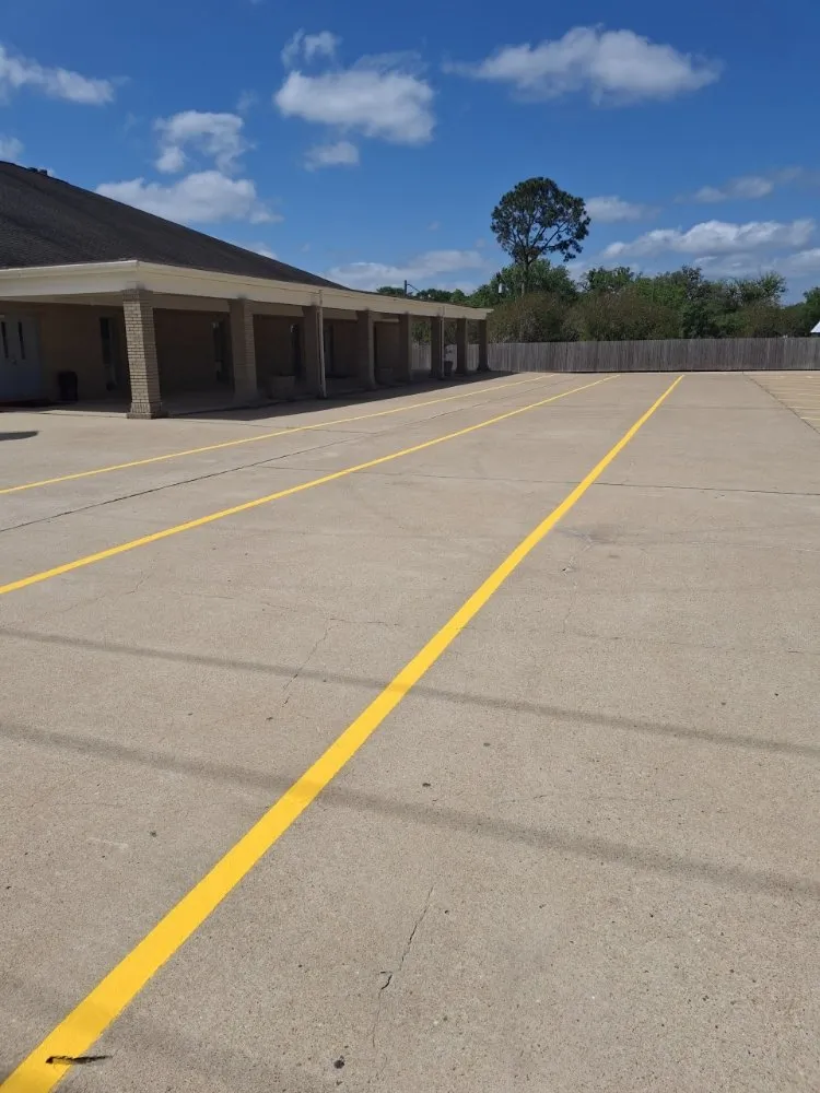 Custom yard cleanup service for year-round maintenance across Galveston, TX - G & J Pressure Washing