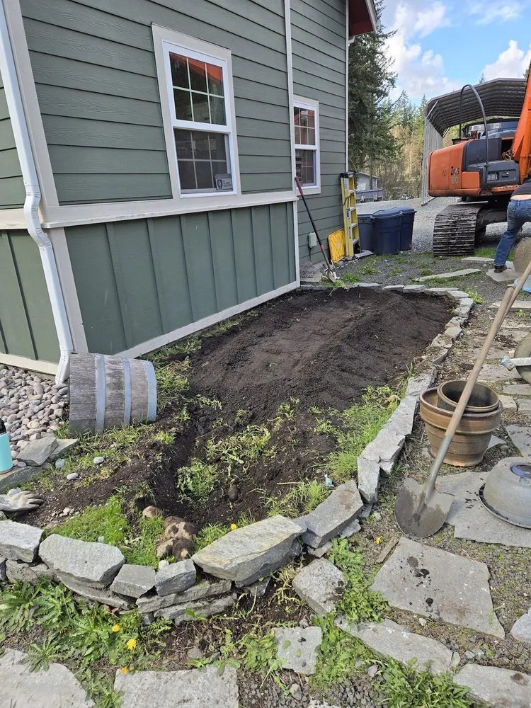 Top-rated lawn care service experts serving Spanaway, WA - G & L Bark Supply