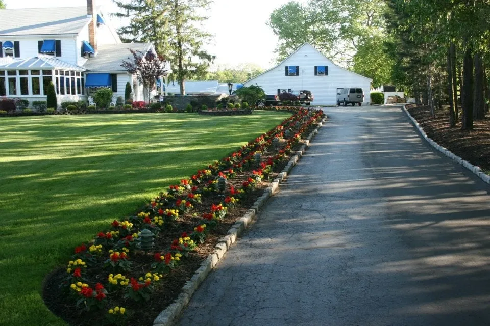 Top-rated garden landscaping for outdoor upgrades in Farmingdale, NJ by G & L Lawn Service