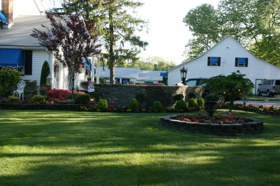 Top-rated garden landscaping for residential properties in Farmingdale, NJ by G & L Lawn Service