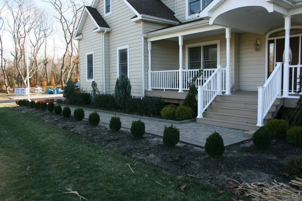 Local lawn care service experts serving Farmingdale, NJ - G & L Lawn Service