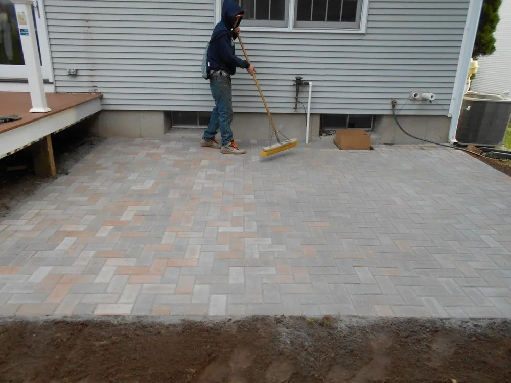 Top-rated outdoor landscaping for year-round maintenance in Thompson, CT by G & M Landscaping