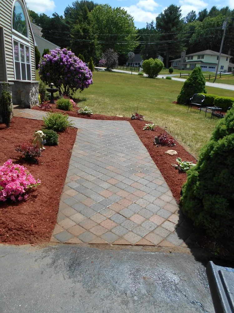 Trusted garden landscaping experts serving Thompson, CT - G & M Landscaping