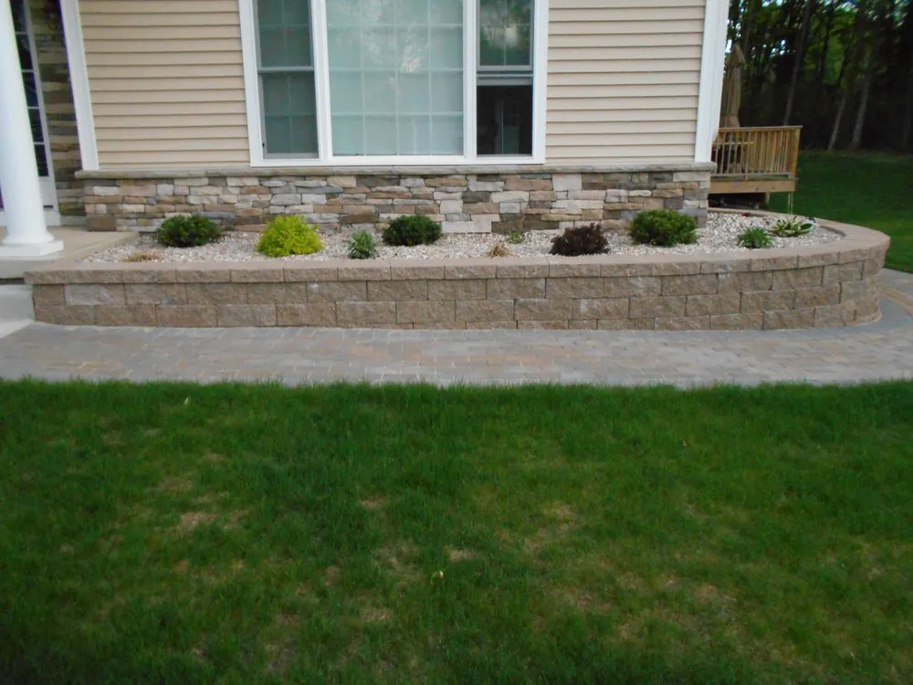 Local outdoor landscaping in Thompson, CT - G & M Landscaping
