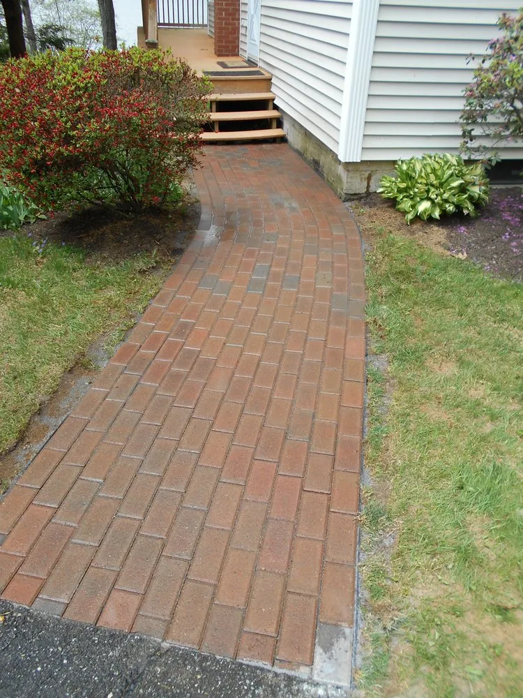 Custom garden landscaping experts serving Thompson, CT - G & M Landscaping