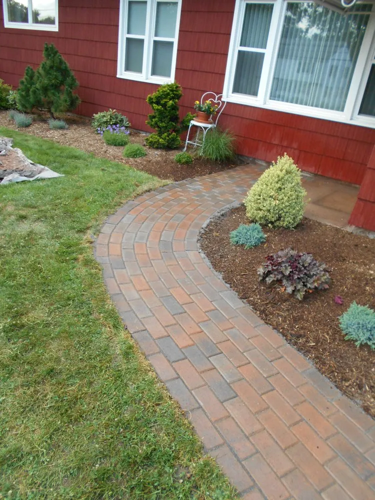 Professional yard maintenance in Thompson, CT - G & M Landscaping